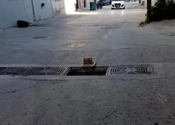 Bursa’da sokak ortasındaki mazgalları çaldılar
