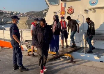 Ayvalık açıklarında 29 düzensiz göçmen yakalandı