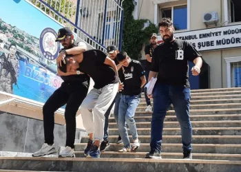 Bir günde 4 iş yerini soydular