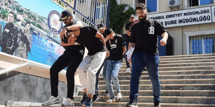 Bir günde 4 iş yerini soydular