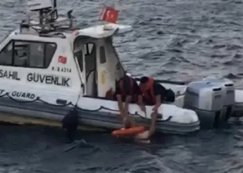 İstanbul Boğazı’nda akıntıya kapıldı