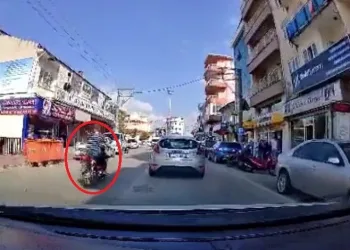 Bursa’da motosikletin kaza anı kameralarda