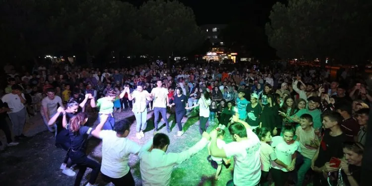 Gürsu türkülerin nağmeleriyle coştu