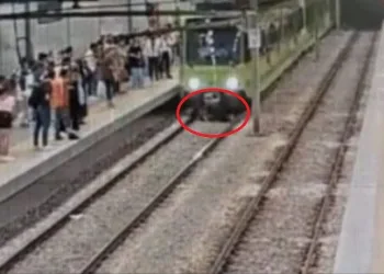 Bursa’da bir kişi metronun önüne atladı