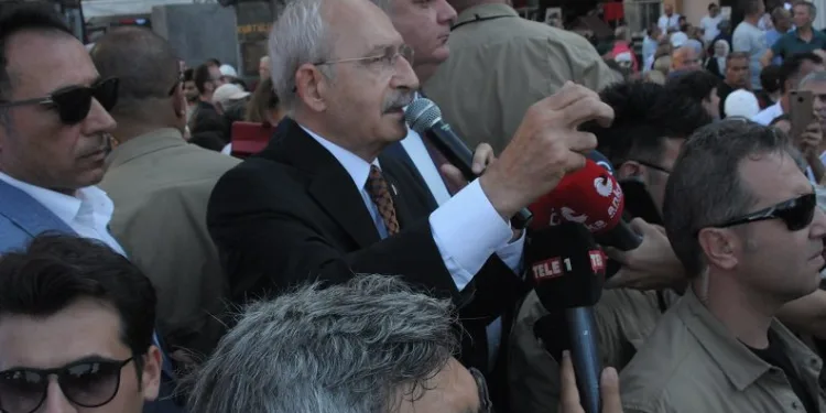 CHP Lideri Kılıçdaroğlu’na pankart şoku