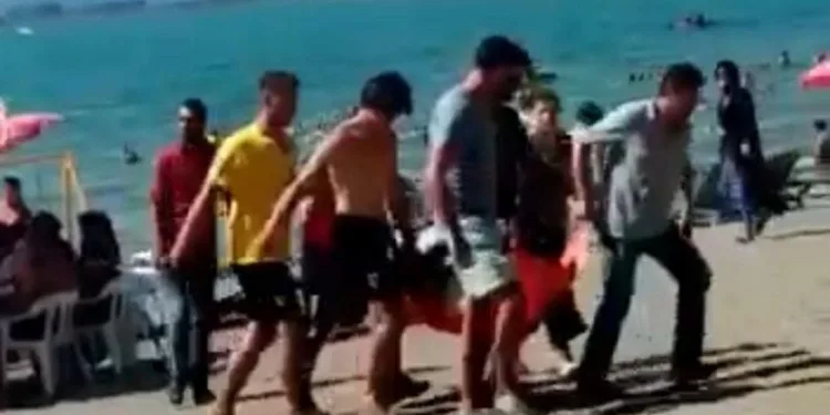 İznik’de boğulmak üzere olan çocuğu cankurtaran kurtardı