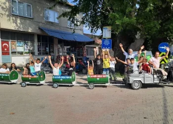 Köyde çocuklar için tren yaptılar