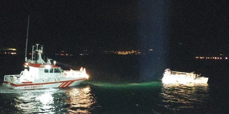 Çanakkale Boğazı’nda tanker ile tekne çarpıştı