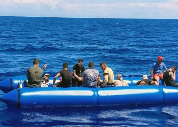 Marmaris’te 18 düzensiz göçmen kurtarıldı