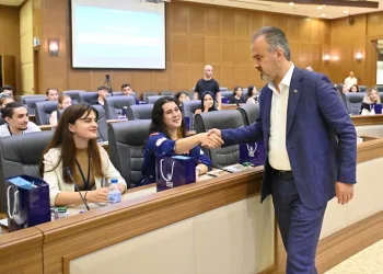 Başkan Alinur Aktaş stajyerlerle buluştu