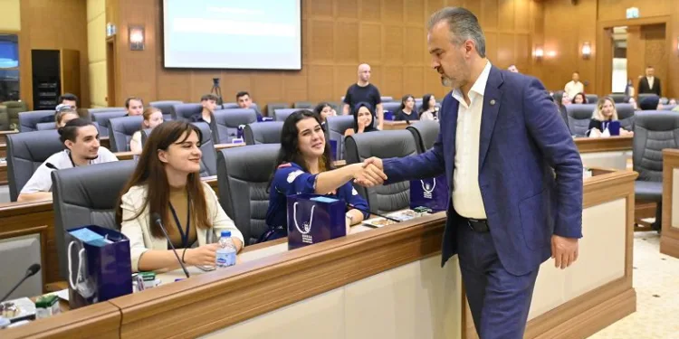 Başkan Alinur Aktaş stajyerlerle buluştu
