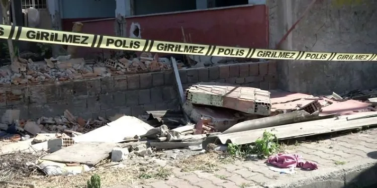 Oyun oynarken üzerine duvar çöktü