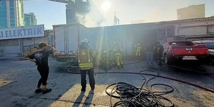 Beylikdüzü’nde sanayi sitesinde korkutan patlama