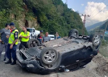Rize’de iki otomobil çarpıştı: 1 yaralı