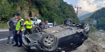 Rize’de iki otomobil çarpıştı: 1 yaralı