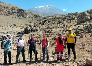 İnegöllü sporcular Ağrı Dağı zirvesine tırmandı
