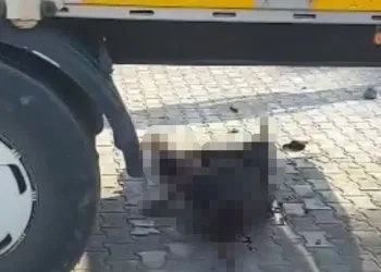 Eskişehir’de TIR’a çarpan motosikletli genç hayatını kaybetti