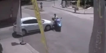 Bursa’da motosiklet kazadan kıl payı kurtuldu