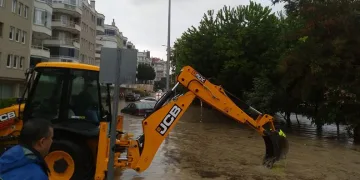 Mudanya’da selin yaraları sarılıyor