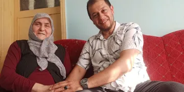 Eskişehir’de yaşlı kadının hacca gidebilmesi için yardım topladı