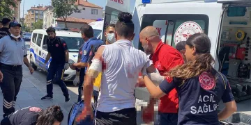 İki arkadaşın bıçaklı kavgası kanlı bitti