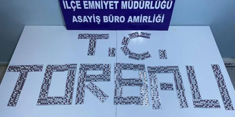 İzmir’de bir kişiden 980 adet sentetik ecza ele geçirildi
