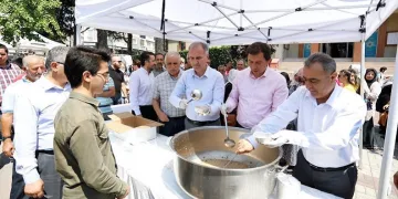İnegöl Belediyesi’nden aşure ikramı