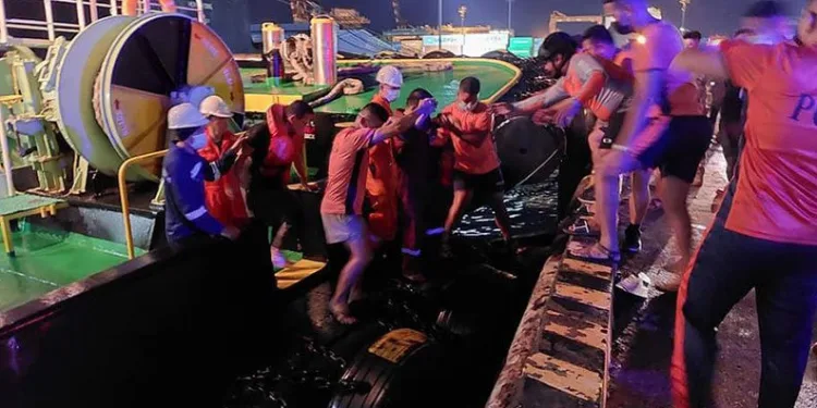 Filipinler’de 82 kişinin bulunduğu feribotta yangın