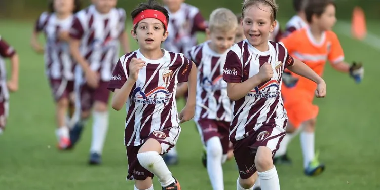 İnegölspor yaz futbol okullarına rekor başvuru