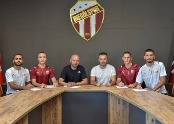 İnegölspor’da 4 oyuncu profesyonel yapıldı