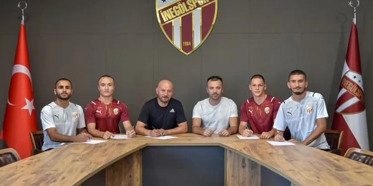 İnegölspor’da 4 oyuncu profesyonel yapıldı