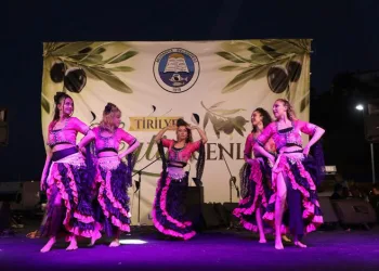 Tirilye’de Zeytin Şenliği coşkusu yaşandu