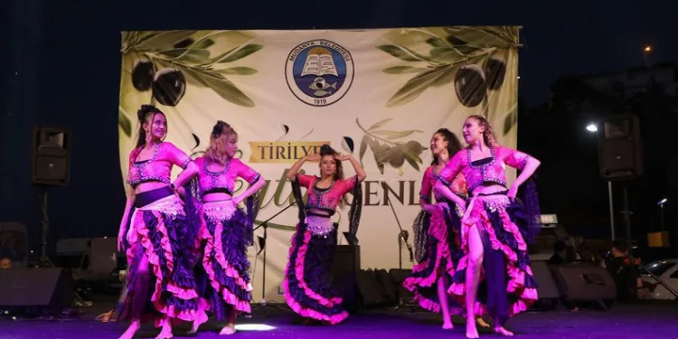 Tirilye’de Zeytin Şenliği coşkusu yaşandu