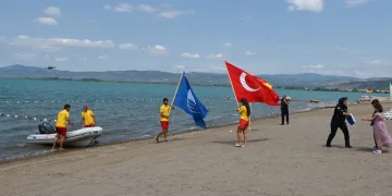 Mavi bayrak Bursa İznik’te dalgalanmaya başladı
