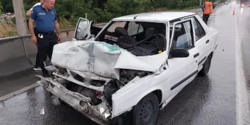 Samsun’da otomobil TIR’a çarptı