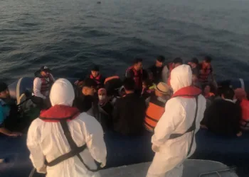 Çanakkale açıklarında 53 düzensiz göçmen yakalandı