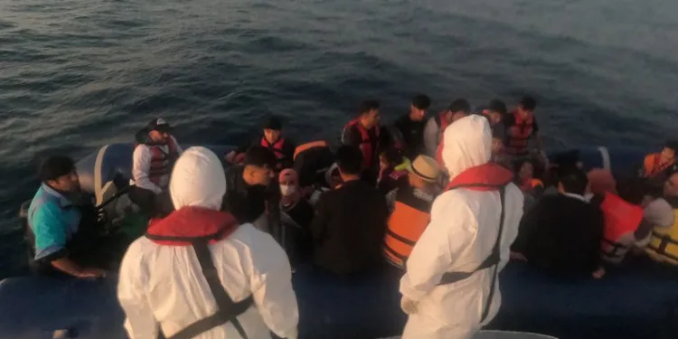 Çanakkale açıklarında 53 düzensiz göçmen yakalandı