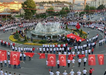 1058 kişi aynı anda halay çekti