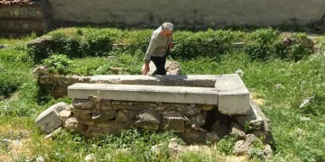İznik’te Osmanlı mezar kalıntıları gizemini koruyor
