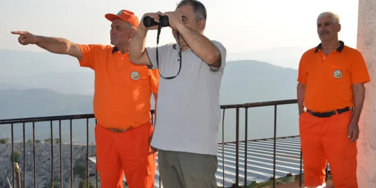 Antalya’da duman avcıları 24 saat görev başında