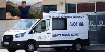 Bilgisayar başında kalbine yenik düştü