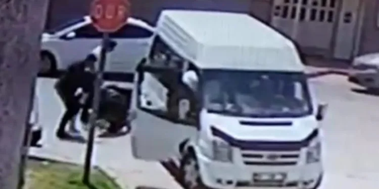 Bursa’da motosiklet minibüse çarptı