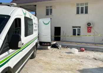Önce eşini sonra kendini öldürdü
