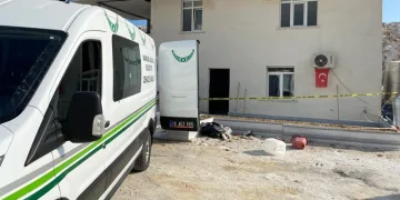 Önce eşini sonra kendini öldürdü