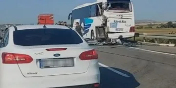 Bursa’da yolcu otobüsüne yakıt tankeri çarptı