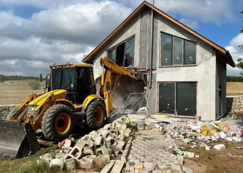 Nilüfer’de tarım arazisine yapılan kaçak yapı yıkıldı