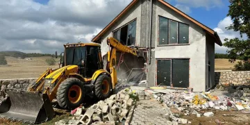 Nilüfer’de tarım arazisine yapılan kaçak yapı yıkıldı