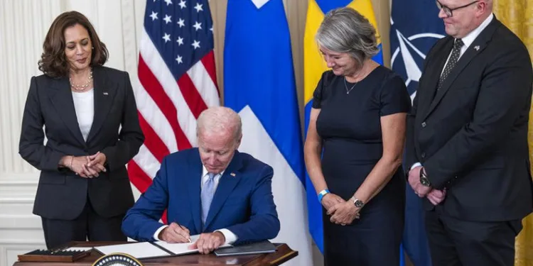 Biden’dan İsveç ve Finlandiya için onay
