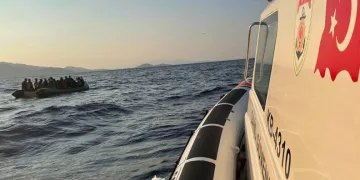 Yunanistan’ın ölüme ittiği göçmenler kurtarıldı