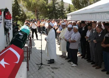5 kişilik aile yan yana toprağa verildi